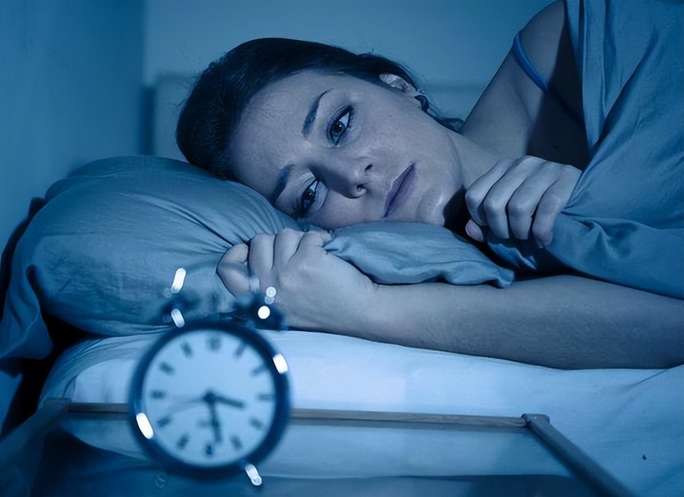 为何大脑需要睡眠?睡不够,可能留存2大危害