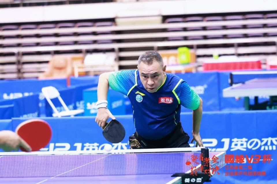 力克卫冕冠军！祝贺，镇江源春食品队夺得省企业家乒乓球团体赛桂冠