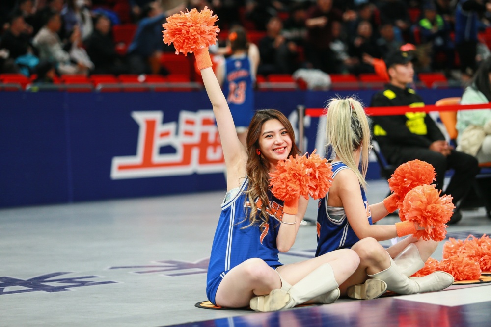 小吧现场直击上海久事男篮啦啦队i dance