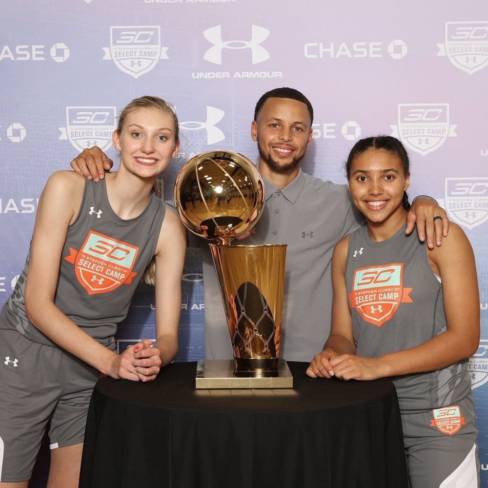 库里晒照祝福出现在我生命中的了不起的女士们妇女节快乐