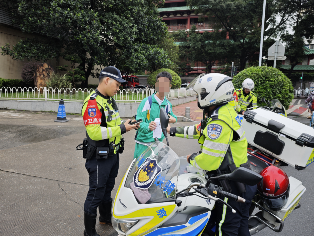 广州高考生遇堵车,交警铁骑护送到考点!路线隐患此前已排查