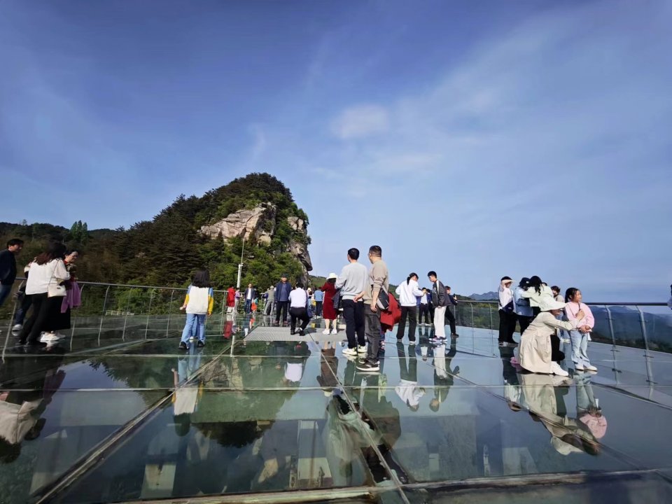 "五一"假期 期间,商城县的旅游市场"多点开花",热闹非凡.