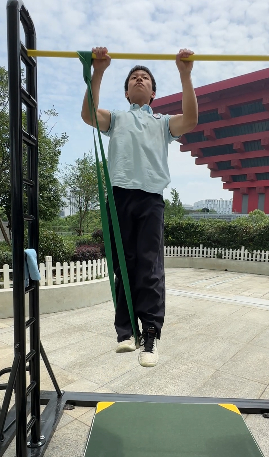 男生最怕引体向上在全市体质健康活动上这所高中透露了全员合格的秘诀