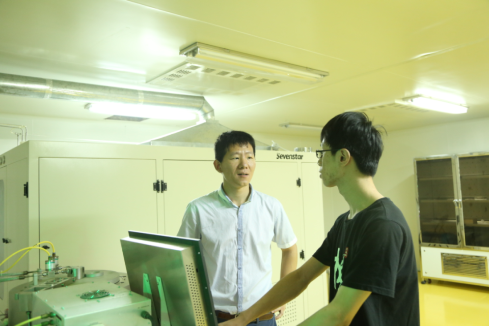 为低碳赋能！南航刘向雷教授获评首届“工信杰出青年”_腾讯新闻
