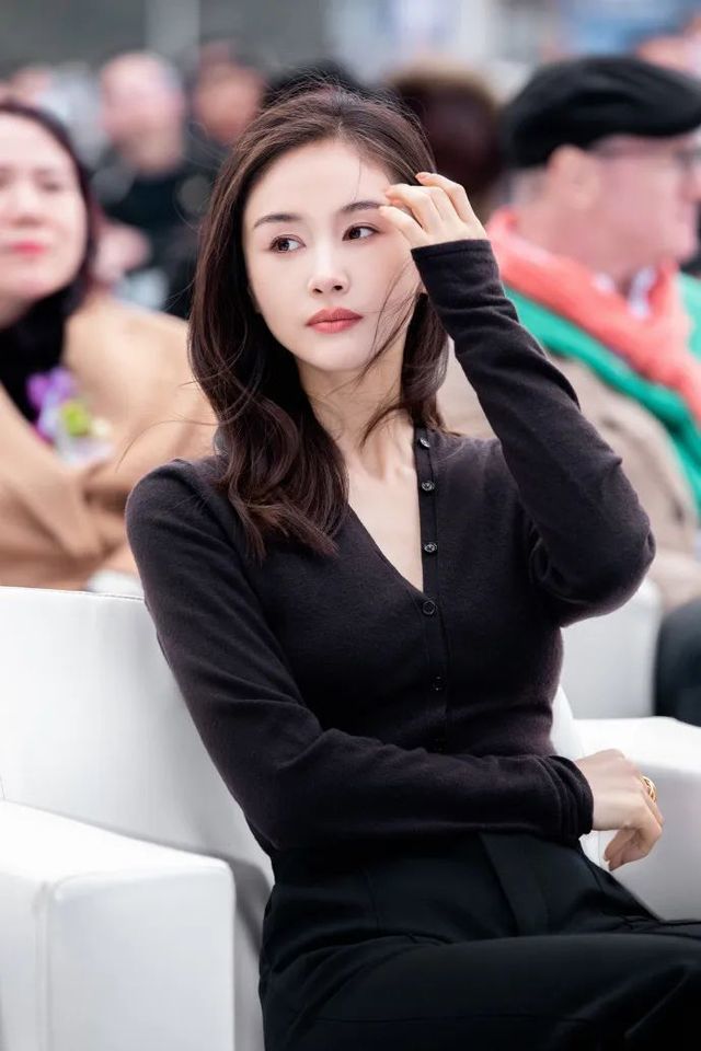 王子文的清淡唇妆和春天适配度极高