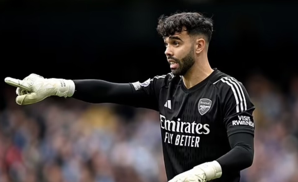 内维尔拉亚踢得太糟糕了比赛中不断滑倒不会帮助到他