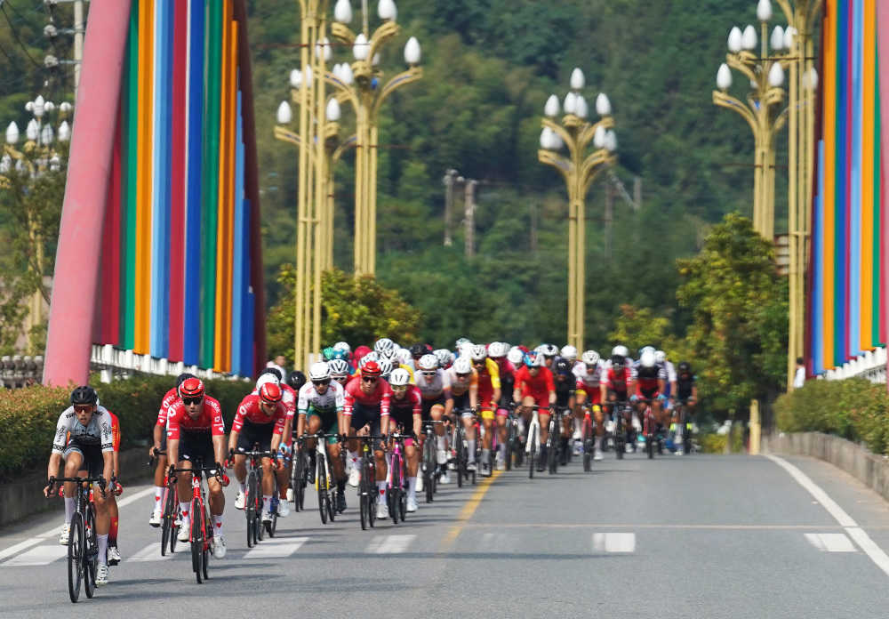自行车第十一届环鄱阳湖国际自行车大赛第四赛段赛况2