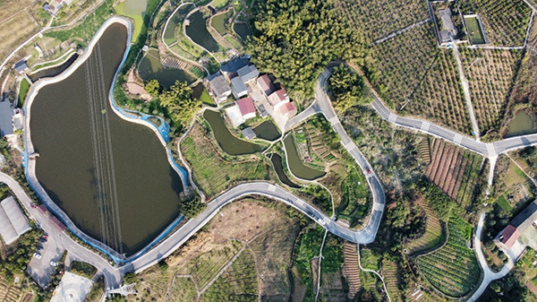 北碚区东阳街道西山坪村有近90年的西瓜种植历史,这里出产的西瓜已
