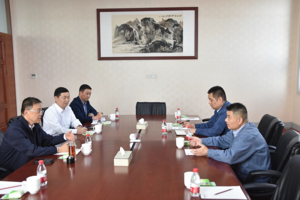 在黄河旋风股份有限公司,周志刚详细了解企业生产,研发,经营情况,与