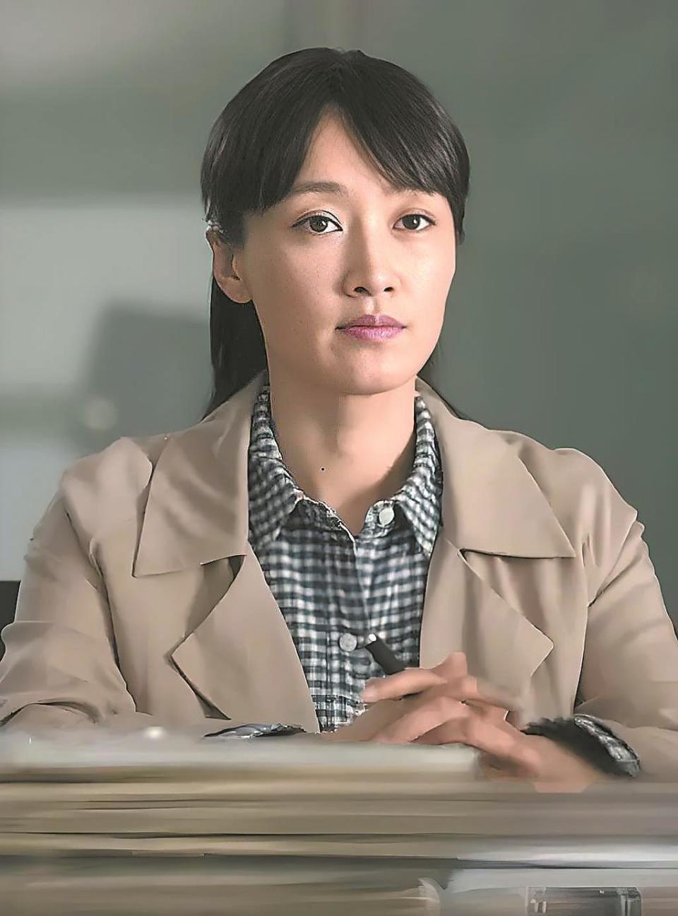 《成家》中饰演"炸毛红娘"夏晚晴 赵子琪:自洽是中年女性的生活智慧