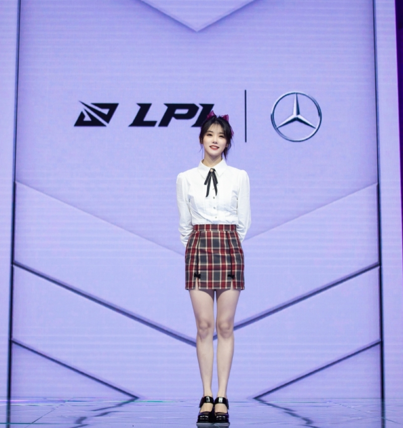 lpl和lck两大赛区,美女主持解说大盘点_腾讯新闻