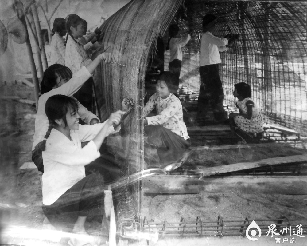 "整个工程建设,器械很少,很简单,连推车都不怎么买得起,绝大部分都是