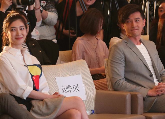 胡歌女儿奴属性实锤!看女儿照片落泪,转行纯属无稽之谈_腾讯新闻