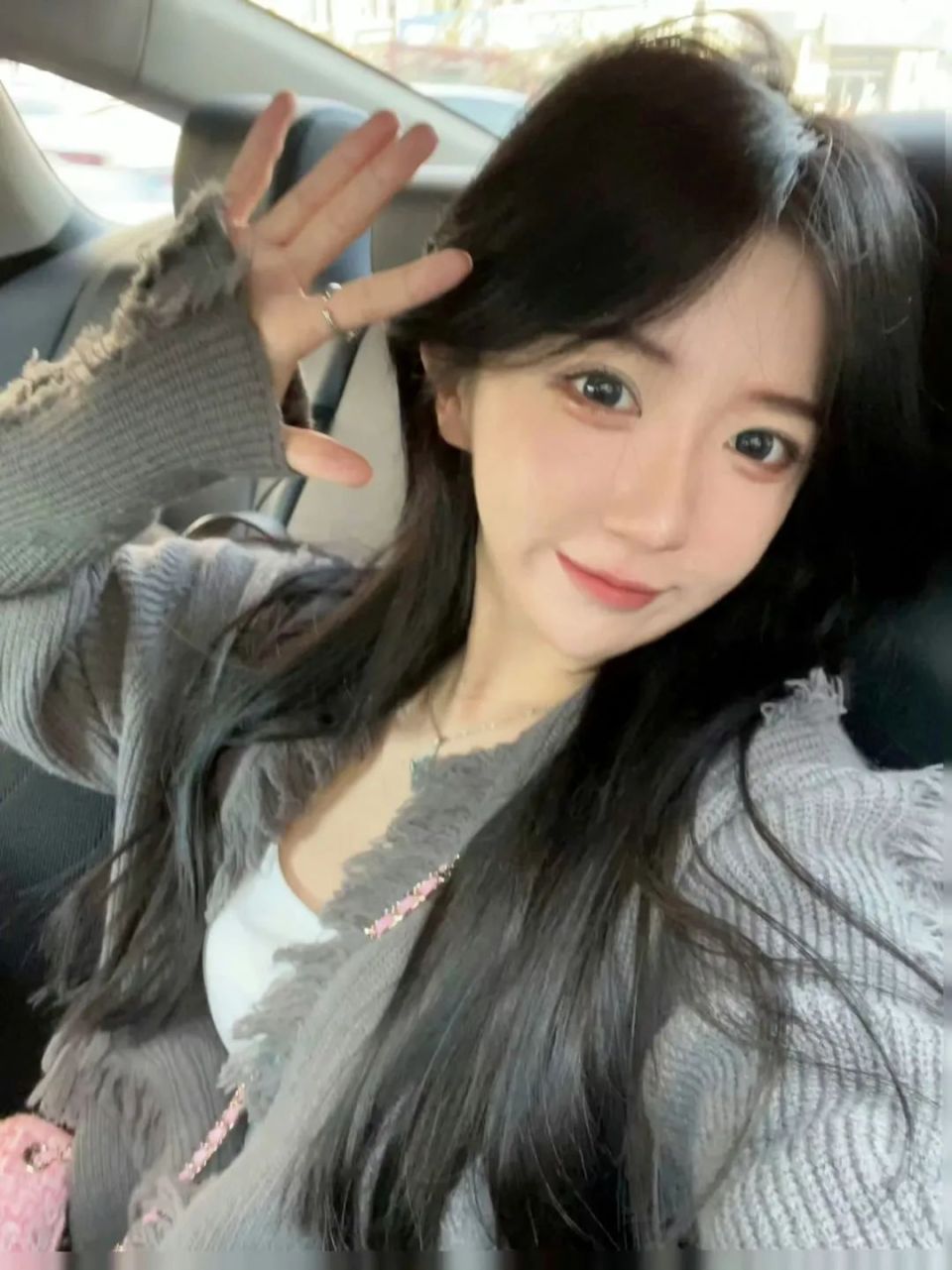 呆妹儿称自己很难,不管直播拍视频都要被骂,快坚持不了了,网友:又要玉