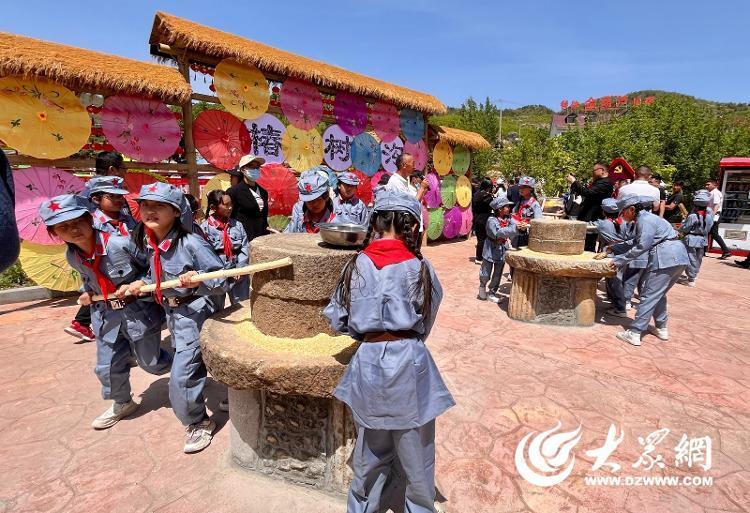 十米煎饼画,百种煎饼卷百种小菜 蒙阴县第二届沂蒙煎饼文化旅游体验季