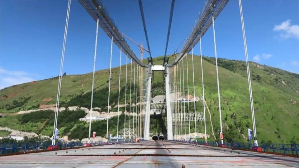 巧家:川滇金沙江特大桥合龙
