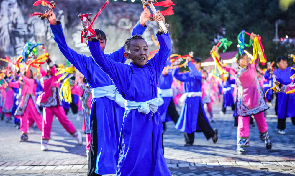 贵州威宁彝族群众欢度火把节