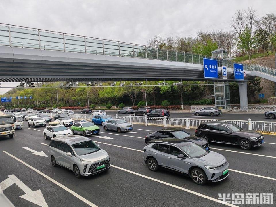 两座过街天桥投用后，福州路又有新变化！_腾讯新闻