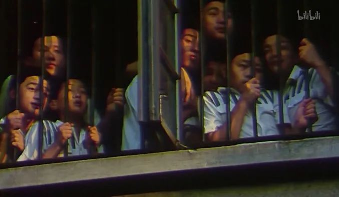 最大的特点就是故事,演员,场景都是真实的:拍摄地是上海市少年犯管教