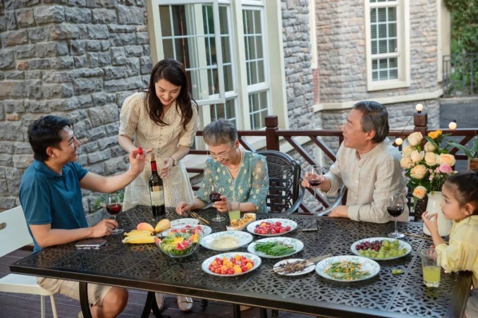 冒充消防人员行骗?老人在养老院被打!赵雅芝去世?辟谣!