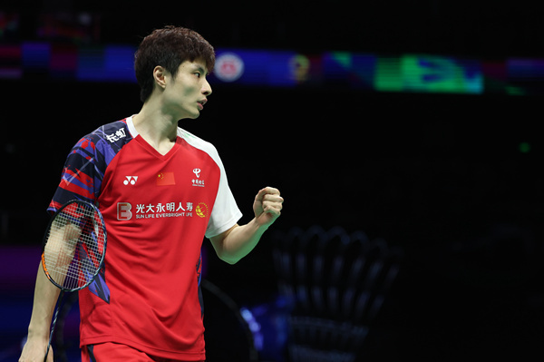 国羽上一位男单世界第一是谌龙,他在2016年被马来西亚名将李宗伟超越.