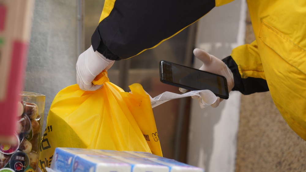 商家称不赚钱顾客喊贵,外卖越吃越贵"钱"去哪了_腾讯新闻