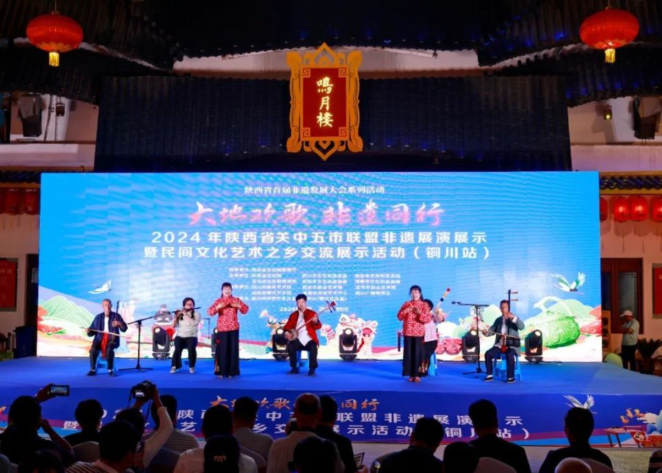并与西安市群众艺术馆馆长白利群,咸阳市群众艺术馆馆长李军,宝鸡市
