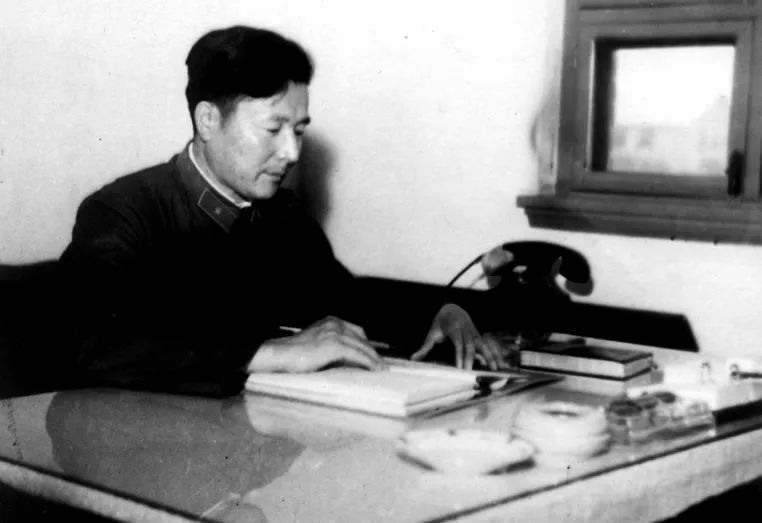 作为开国少将,指挥千军万马的陆军军长,向守志放弃了晋升的机会,却