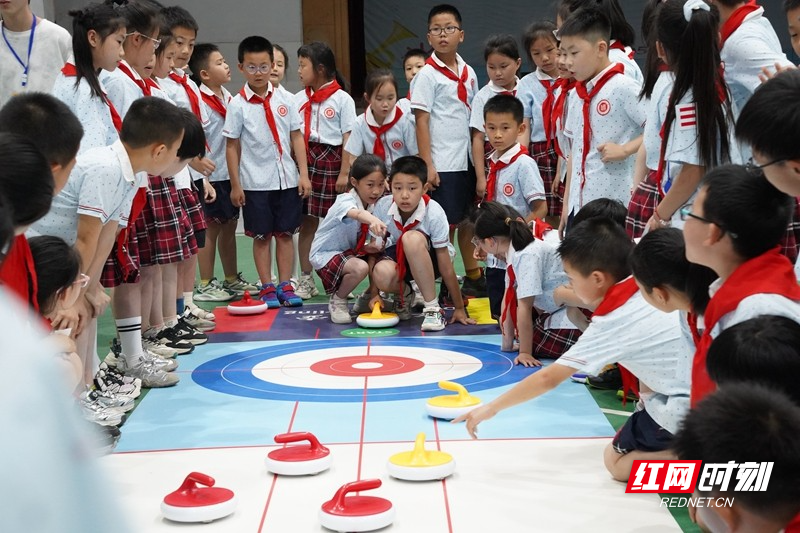 常德市教育局,湖南幼儿师范高等专科学校附属小学的领导亲自上台为