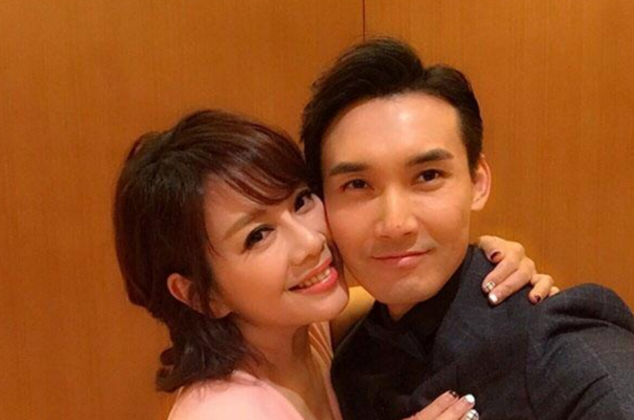 陈松伶夫妇回港大宴宾客小鲜肉老公体贴入微同框亮相身高差抢镜