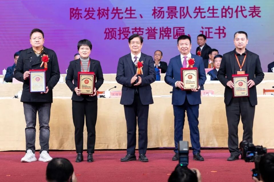 证书安溪县慈善总会第二届理事会会长柯希平在会上发言柯希平说,安溪