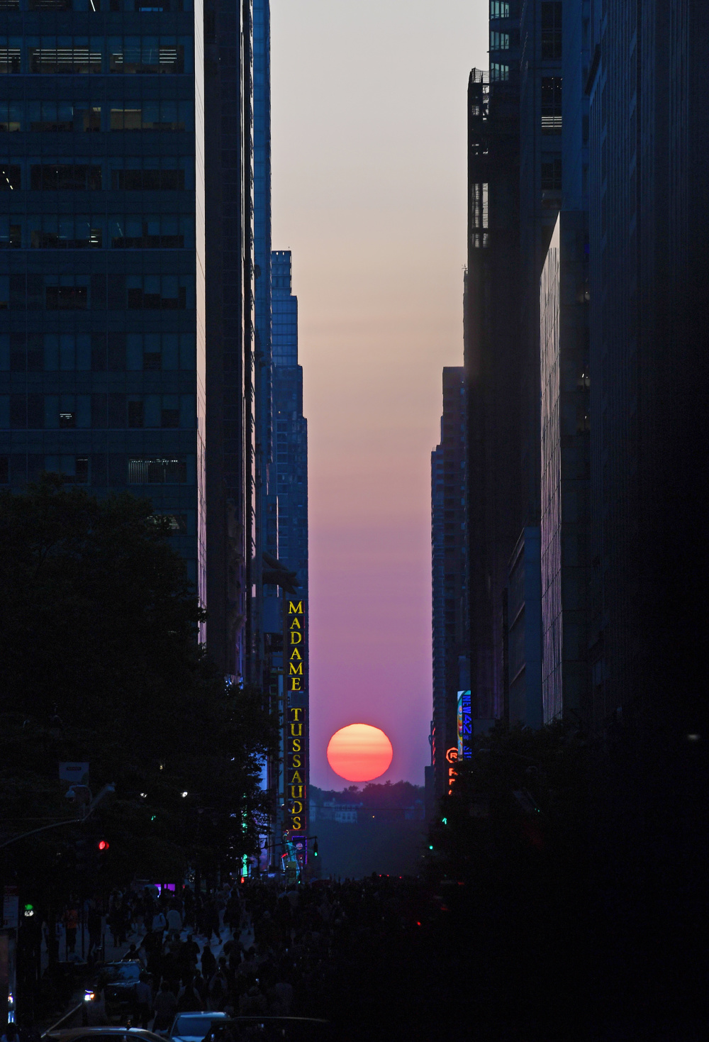 纽约迎来曼哈顿悬日