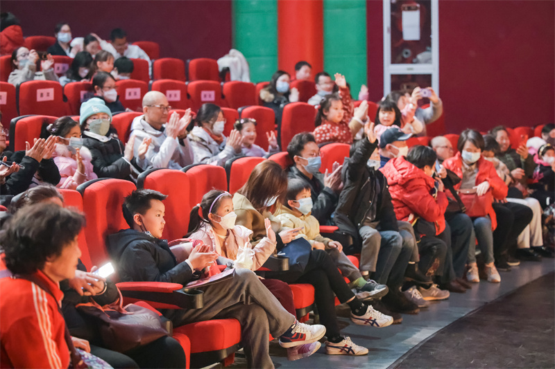 儿童剧《苏丹的犀角》上演,小剧场里探索动物保护的命题