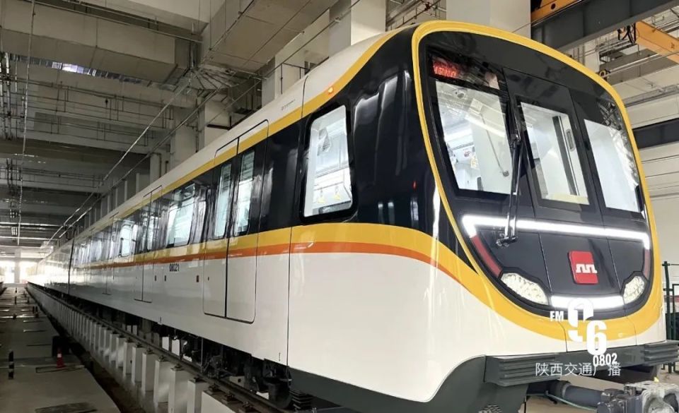 西安地铁8号环线列车正式亮相_腾讯新闻