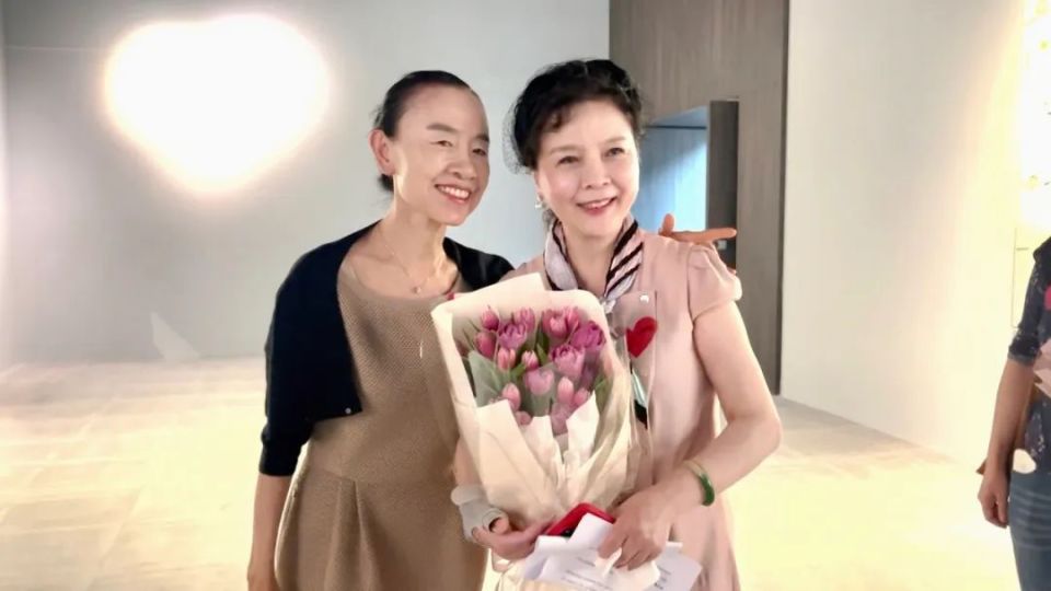 30 播出呼出「爱」的告白感受「爱」的温暖请大家跟随主持人丛薇一起