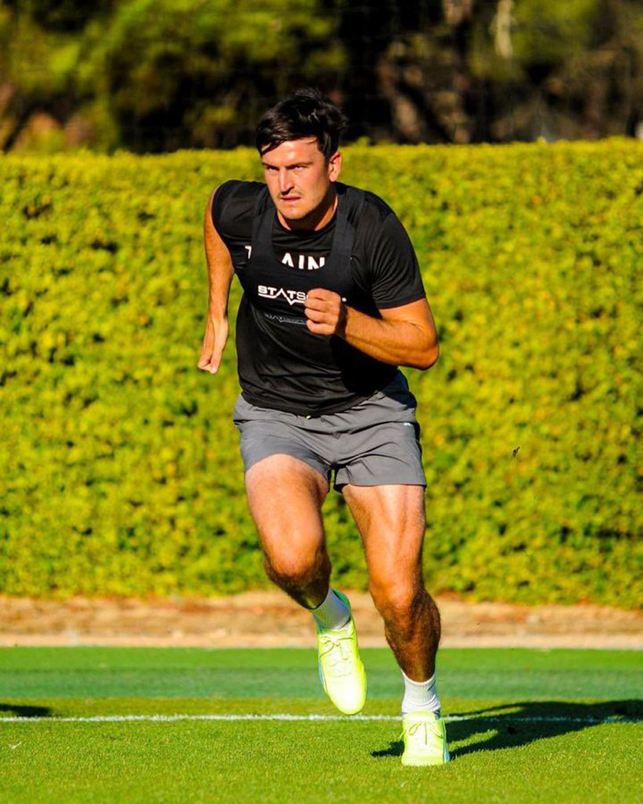 曼联欲卖马奎尔签一人,滕哈格本周与之摊牌!航母一天三练不想走_腾讯