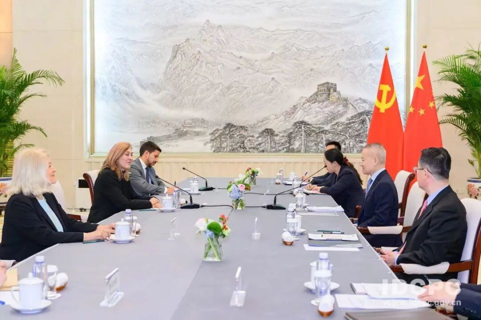 中联部部长刘海星会见西班牙驻华大使贝坦索斯_腾讯新闻