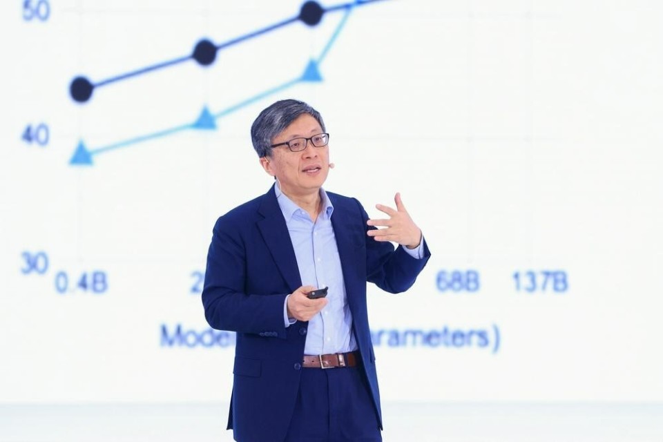 沈向洋:大模型将横扫所有垂直行业,算力是门槛_腾讯新闻