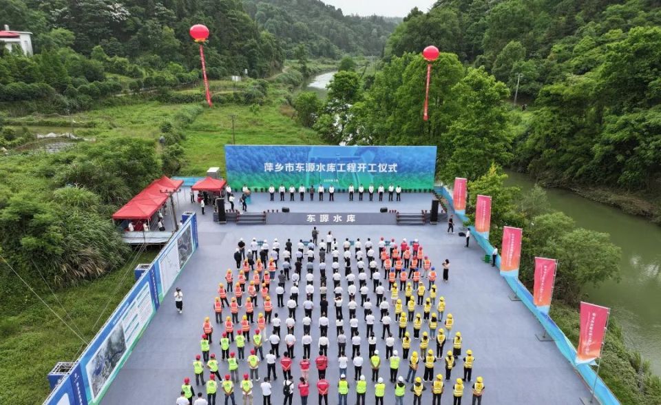 9%,旭阳焦玻等一批重大产业项目有序推进,长赣高铁(萍乡段),沪昆高速