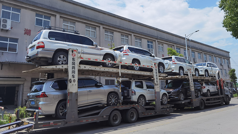 当下从海口托运轿车到北京,可以通过铁路和公路两种运输途径,价格分别