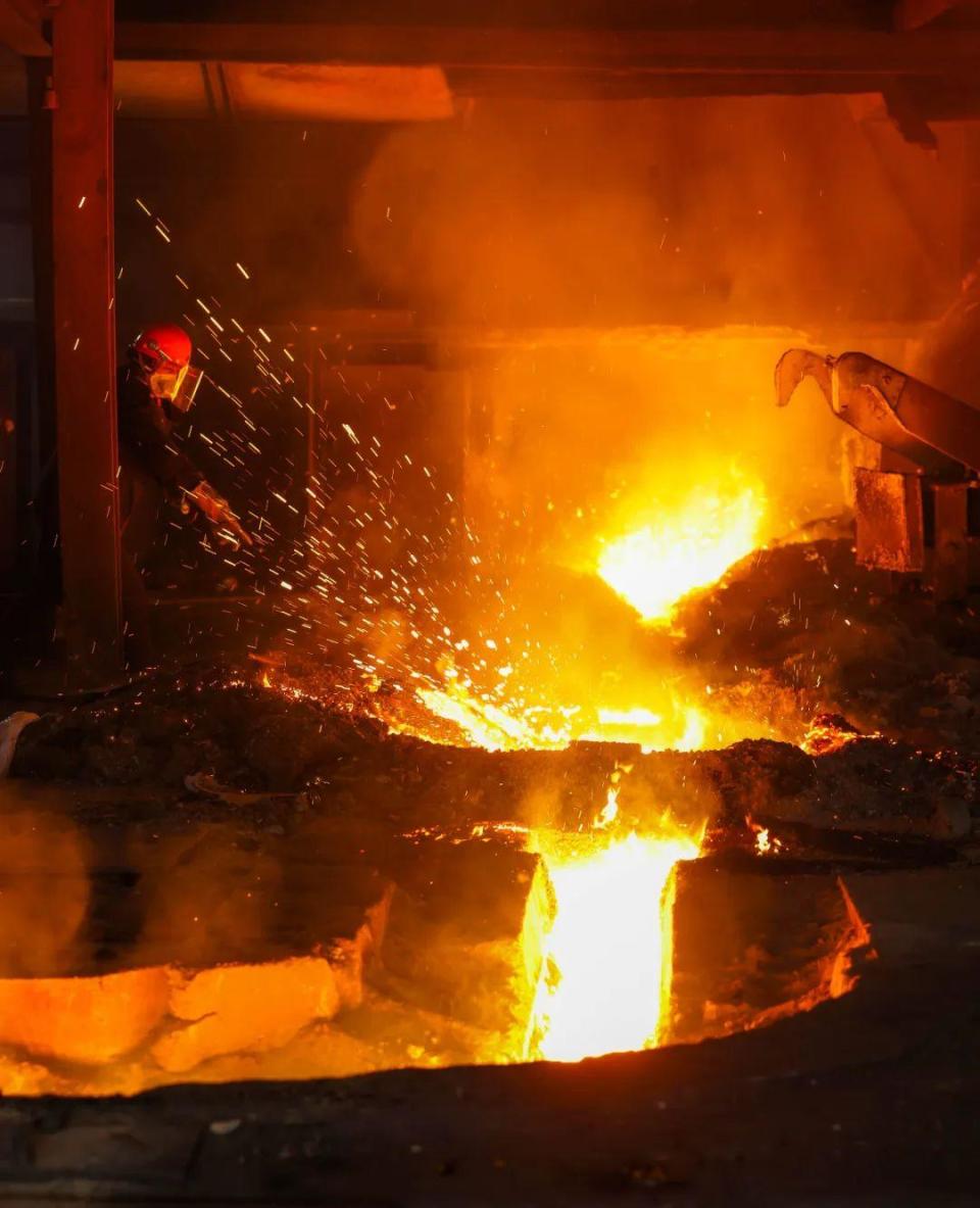 伊犁钢铁二号高炉顺利点火开启复产创效新征程