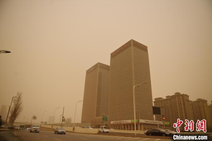 吉林迎大风沙尘天气