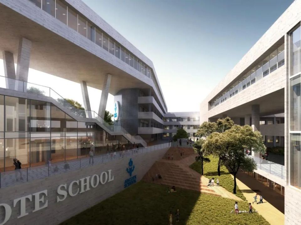 科德高级中学地处浦江春风长住社区,毗邻官岩山风景区,自然环境优越.