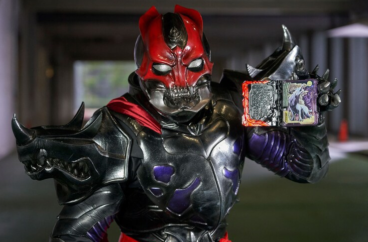 假面骑士天灾完整皮套造型公开 风魔的皮套被拆了 裤子都给薅走了