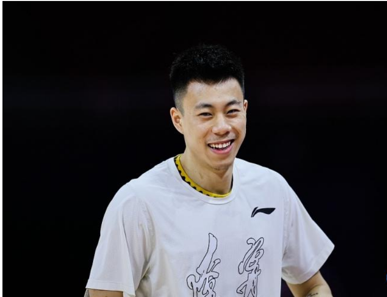 笑喷!周俊成问张镇麟:成熟男人不会开香槟?金金:成熟男人不喝酒喝茶_