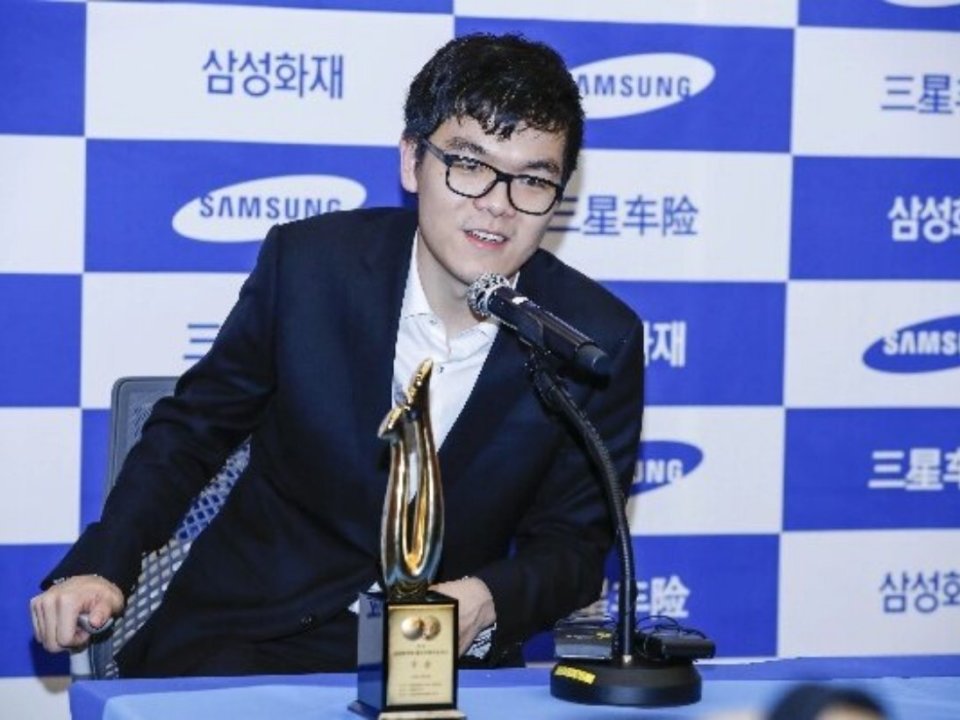 柯洁仍心怀九冠梦？传已报名国内棋圣战 变身厨神做海鲜餐自诩天才