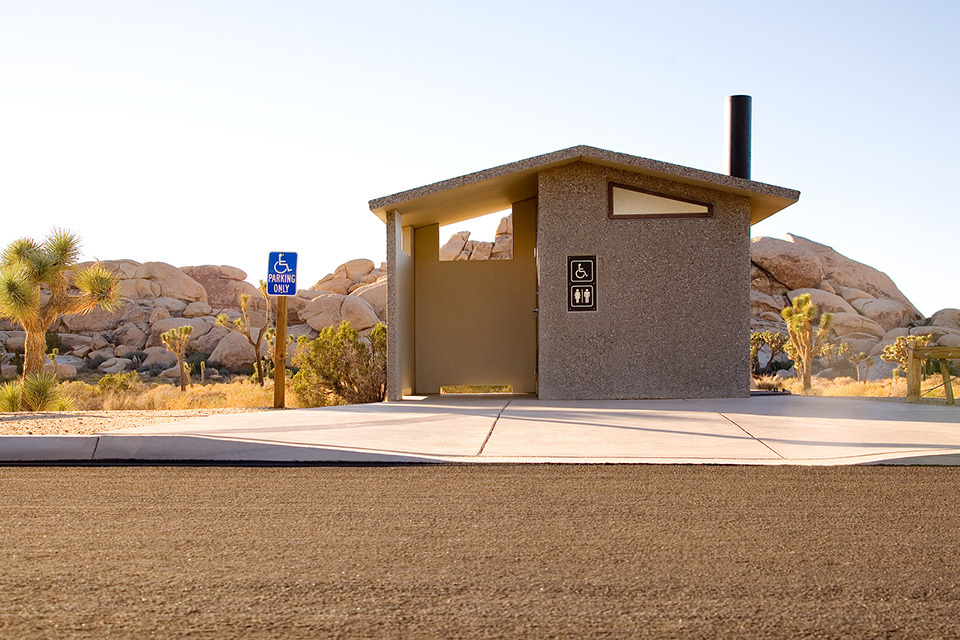 美国路边公共厕所.