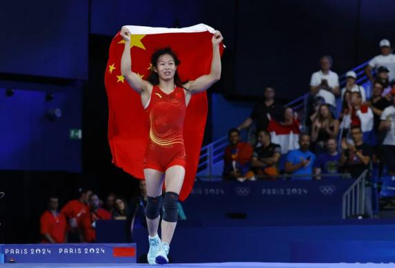 英德籍运动员冯紫琪获巴黎奥运会摔跤女子自由式50公斤级铜牌