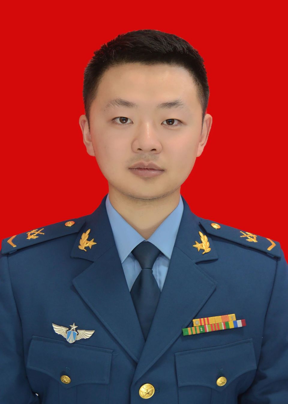 父亲李晓辉,母亲姜丽娟,配偶张明春.2024年被空军某部记三等功一次