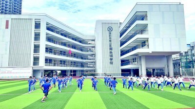 "体育课上的笑容越来越灿烂了"——广东深圳确保"每天一节体育课"得到